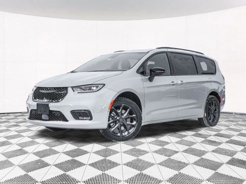 New 2026 Chrysler Pacifica Limited w/ S Appearance Package AWD/4WD image 2
