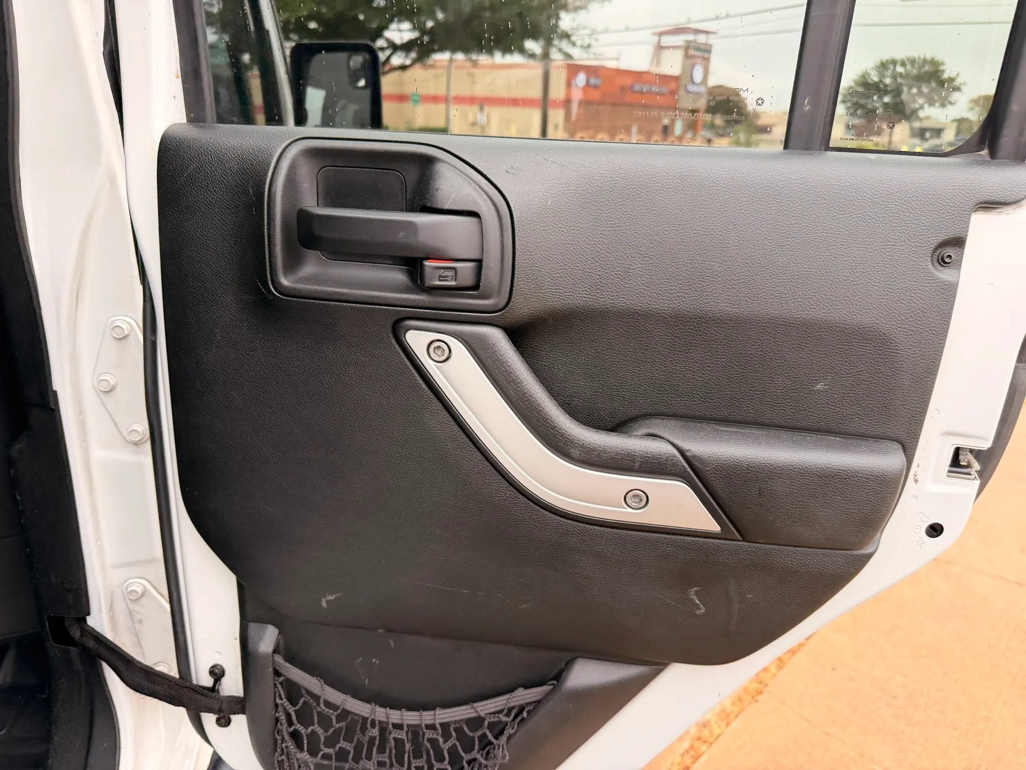 Used 2017 Jeep Wrangler Unlimited Sahara w/ Connectivity Group AWD/4WD image 13
