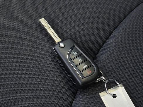 Used 2022 Toyota Corolla LE image 33