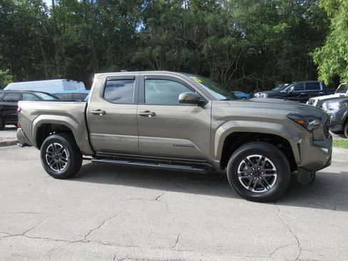 Used 2025 Toyota Tacoma TRD Sport AWD/4WD image 2