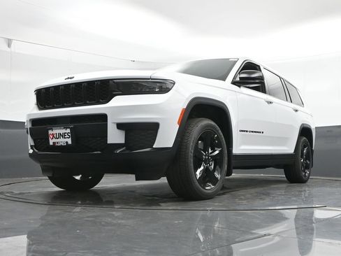 New 2025 Jeep Grand Cherokee L Altitude image 43
