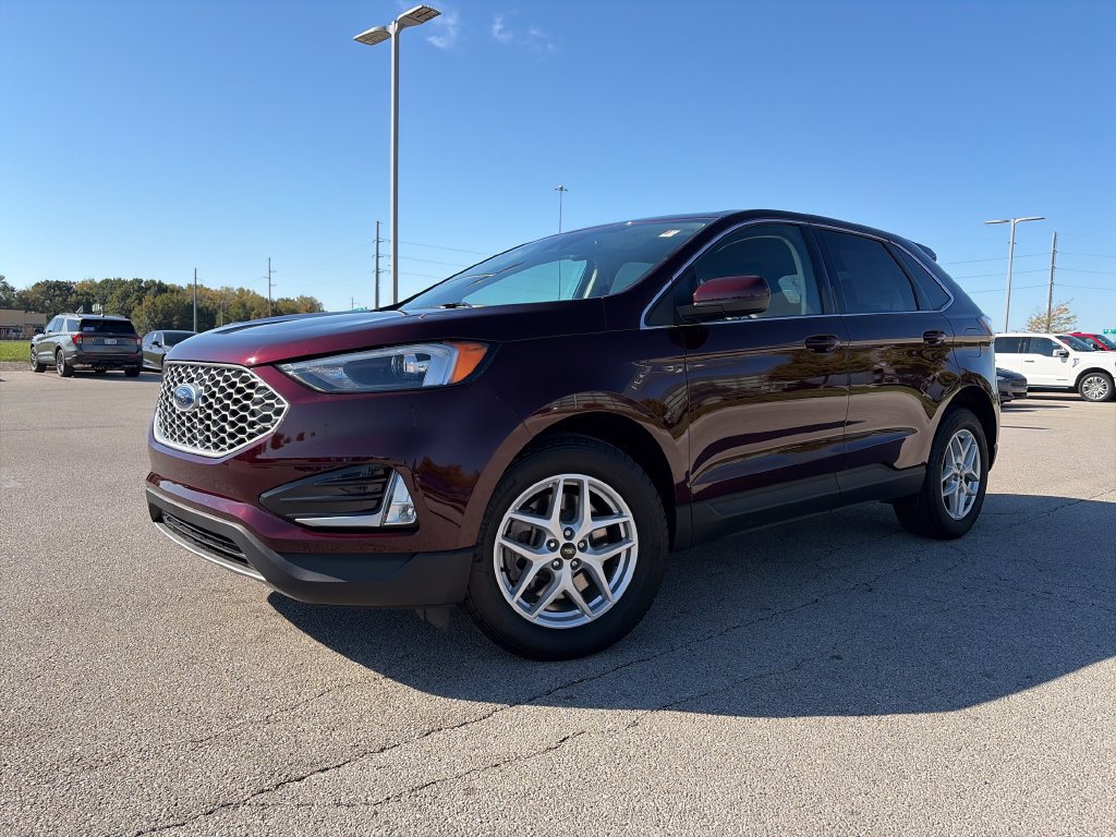 Used 2024 Ford Edge SEL w/ Convenience Package AWD/4WD image 3