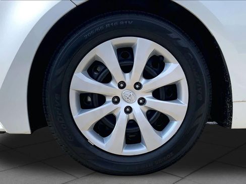 Used 2024 Toyota Corolla LE FWD image 11
