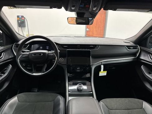 New 2025 Jeep Grand Cherokee Laredo image 39