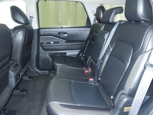 Used 2025 Nissan Pathfinder SL AWD/4WD image 22