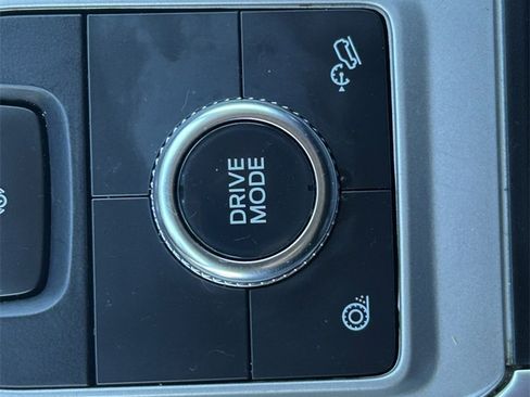 Used 2023 Ford Explorer XLT w/ Equipment Group 202A image 30