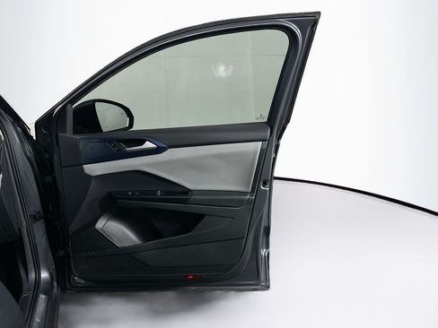 Used 2022 Volkswagen Taos SE FWD image 30