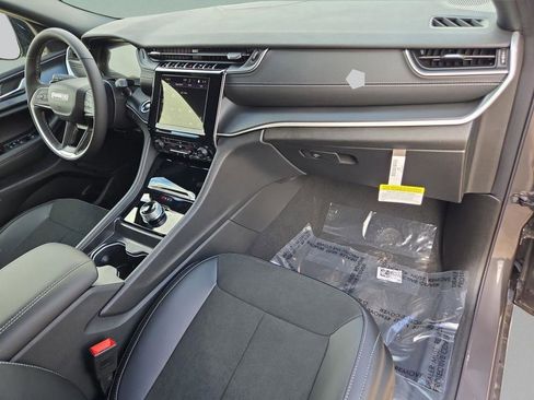 New 2025 Jeep Grand Cherokee Altitude RWD image 30