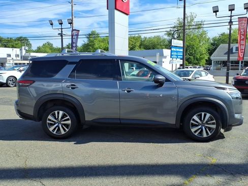 Used 2023 Nissan Pathfinder SL w/ Lighting Package (N92) AWD/4WD image 4