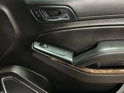 Used 2017 Chevrolet Suburban LT image 24