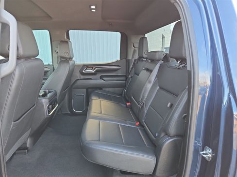 Used 2022 GMC Sierra 1500 SLT w/ SLT Convenience Package image 17