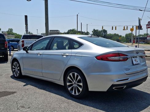 Used 2019 Ford Fusion SE AWD/4WD image 4