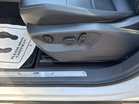 Used 2021 Volkswagen Tiguan SE R-Line image 30