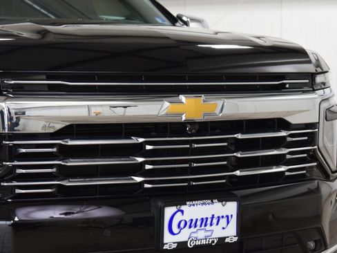 Used 2025 Chevrolet Tahoe Premier AWD/4WD image 11