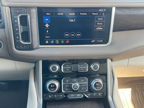 Used 2021 GMC Yukon Denali w/ Denali Premium Package image 23