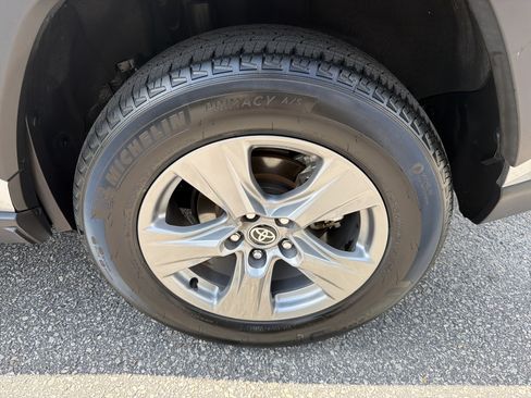 Certified 2024 Toyota RAV4 LE AWD/4WD image 30