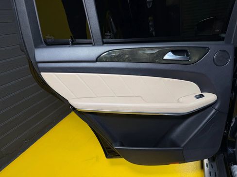 Used 2015 Mercedes-Benz GL 550 4MATIC image 22