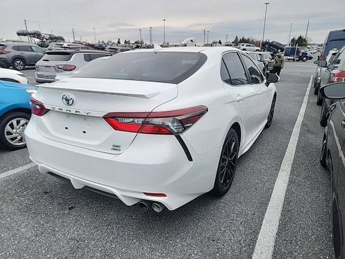 Used 2023 Toyota Camry SE image 4