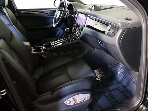 Used 2023 Porsche Macan AWD/4WD image 35