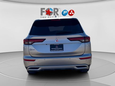 Used 2022 Mitsubishi Outlander SE image 7