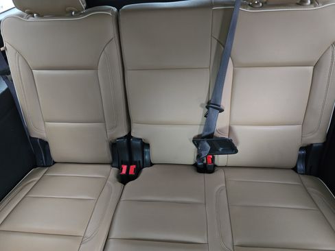 Used 2021 Chevrolet Suburban Premier image 17