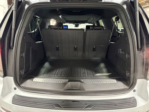 New 2026 Chevrolet Suburban Premier AWD/4WD image 32