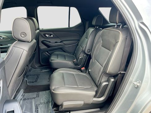 Used 2023 Chevrolet Traverse Premier FWD image 25