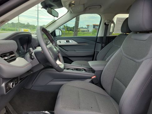 Used 2026 Ford Explorer Active RWD image 11