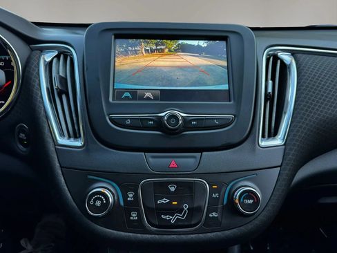 Used 2017 Chevrolet Malibu LT FWD image 23