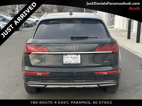 Used 2023 Audi Q5 2.0T Premium w/ Convenience Package image 3