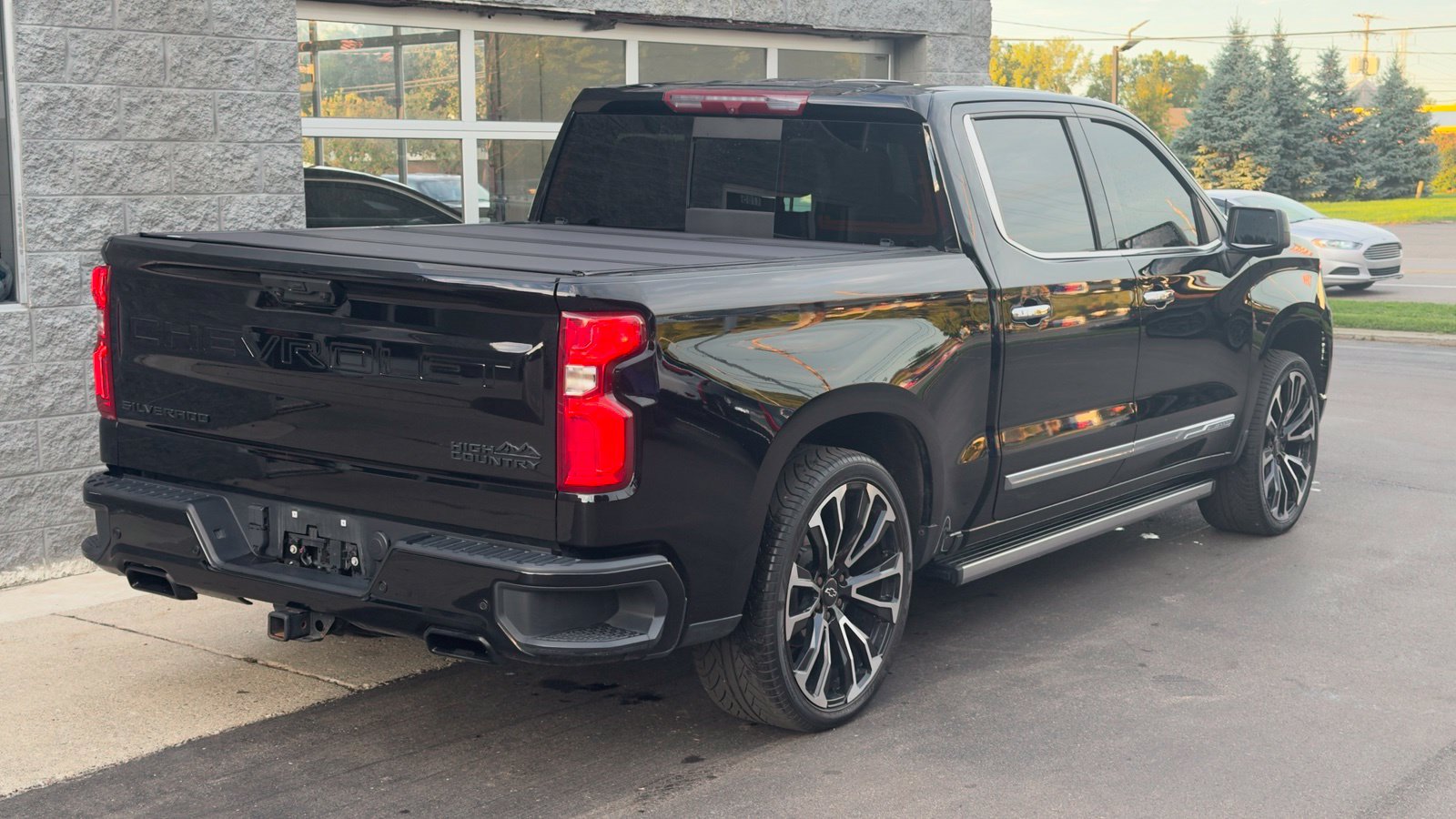 Used 2023 Chevrolet Silverado 1500 High Country AWD/4WD image 7