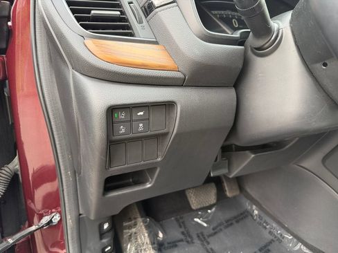 Used 2018 Honda CR-V Touring image 19