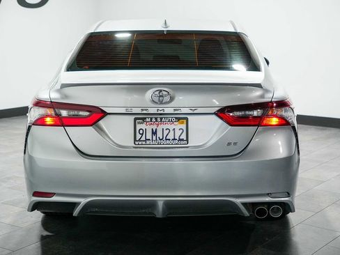 Used 2023 Toyota Camry SE image 4