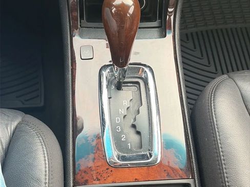 Used 2010 Cadillac DTS Premium image 51