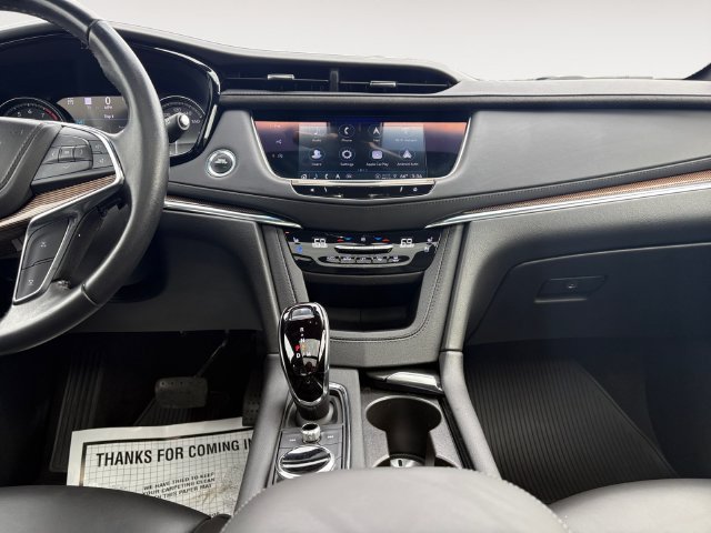 Used 2022 Cadillac XT5 Premium Luxury w/ Platinum Package AWD/4WD image 4