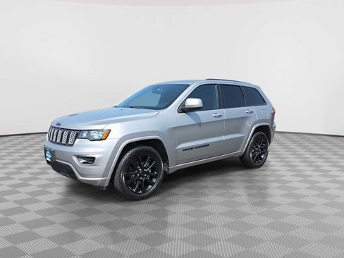 Used 2018 Jeep Grand Cherokee Altitude AWD/4WD image 4