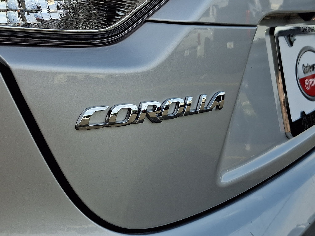 Used 2025 Toyota Corolla SE w/ Convenience Package FWD image 30