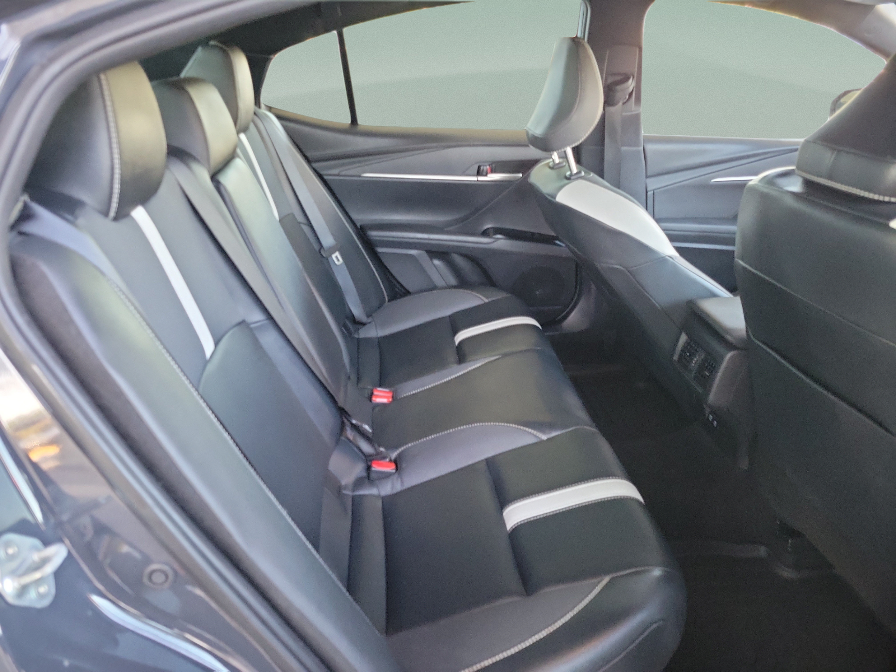 Used 2025 Toyota Camry SE FWD image 27