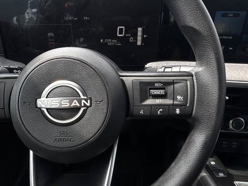 Used 2025 Nissan Kicks SV FWD image 11
