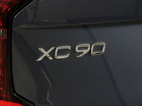 New 2026 Volvo XC90 T8 Plus w/ Protection Package Premier AWD/4WD image 16