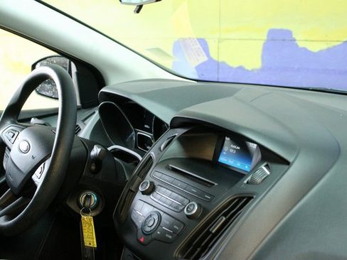 Used 2017 Ford Focus SE image 10