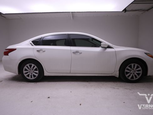 Used 2017 Nissan Altima 2.5 S w/ Power Driver Seat Package image 5