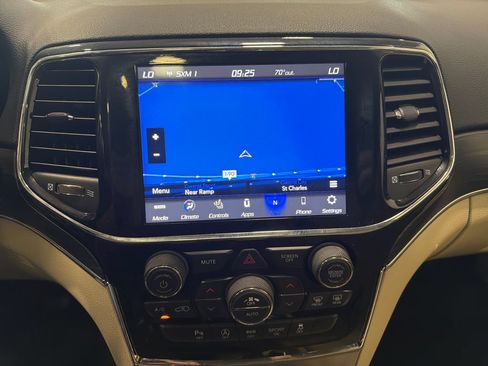 Used 2020 Jeep Grand Cherokee Limited AWD/4WD image 9