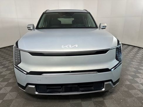 Used 2024 Kia EV9 Land image 8