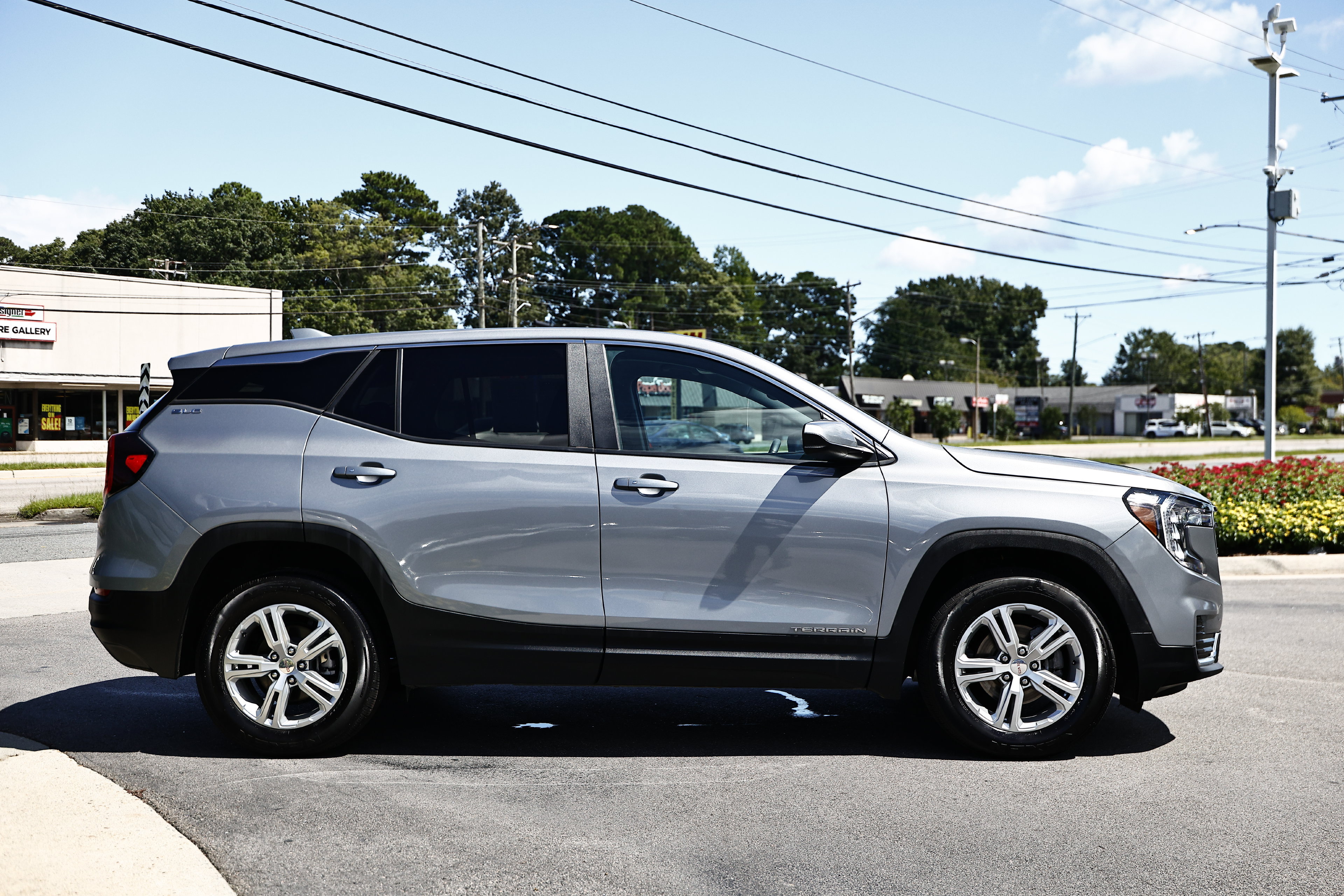 Used 2024 GMC Terrain SLE AWD/4WD image 7