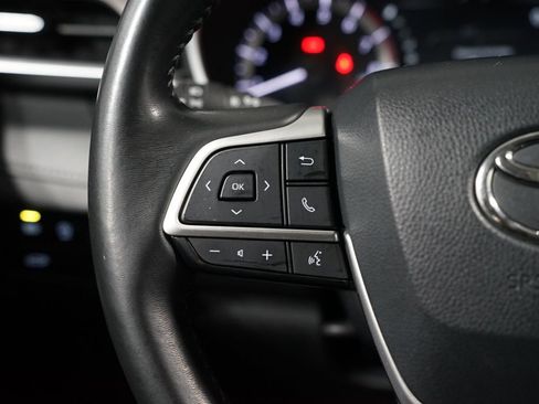 Certified 2023 Toyota Highlander XLE image 14