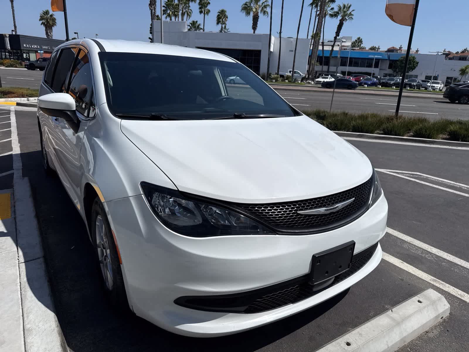 Used 2022 Chrysler Voyager LX FWD image 6