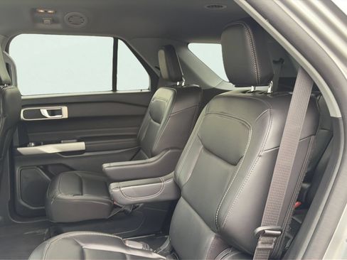 Used 2023 Ford Explorer XLT w/ Equipment Group 202A AWD/4WD image 13