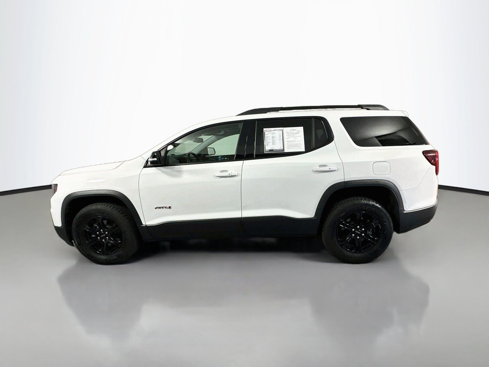 Used 2023 GMC Acadia AT4 w/ Technology Package AWD/4WD image 4