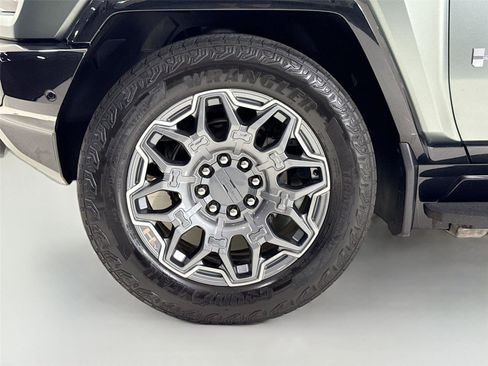 Used 2024 GMC Hummer EV 3X AWD/4WD image 40